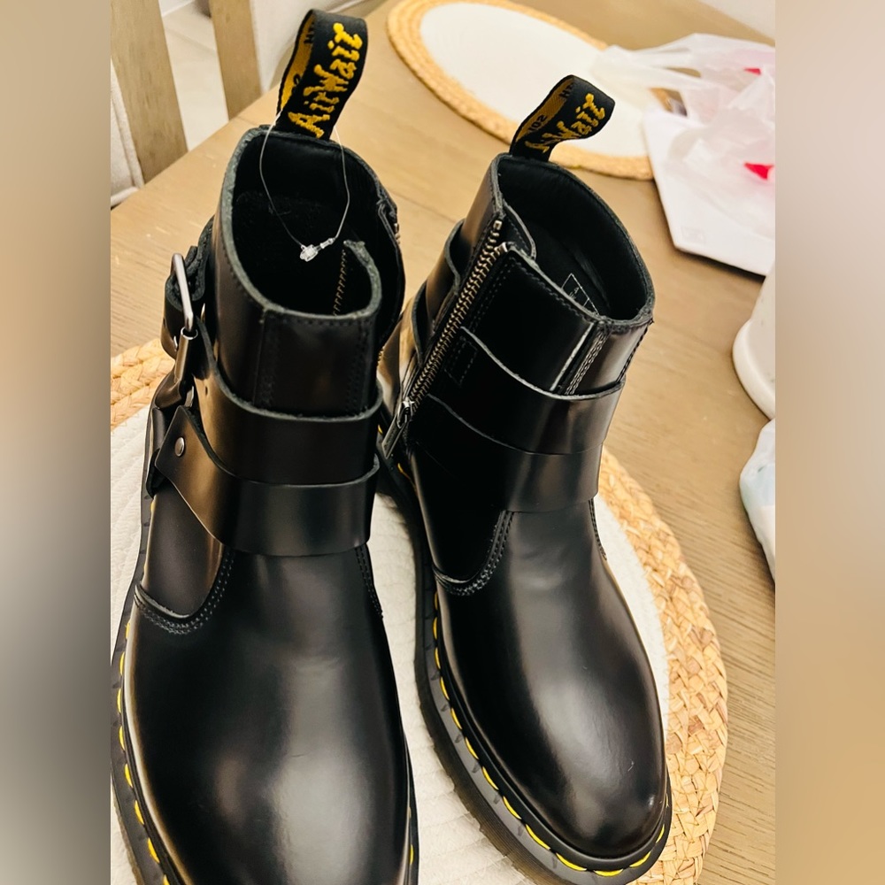 DR.Martens Brand New